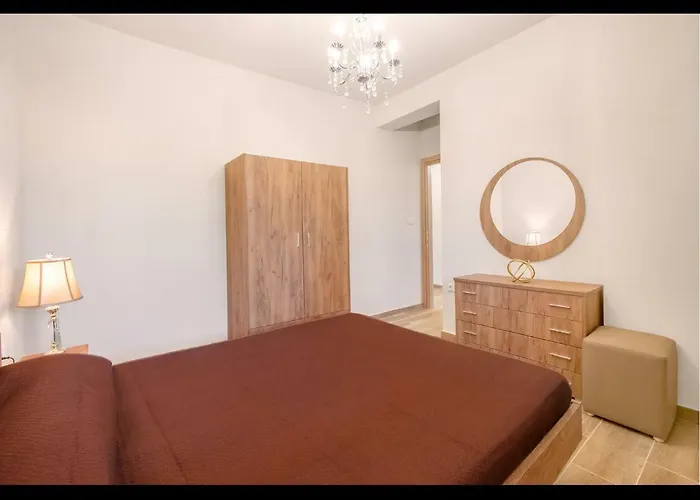 Pasithea House
