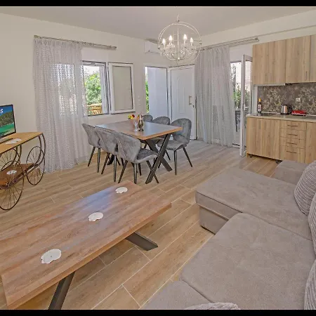Pasithea House *